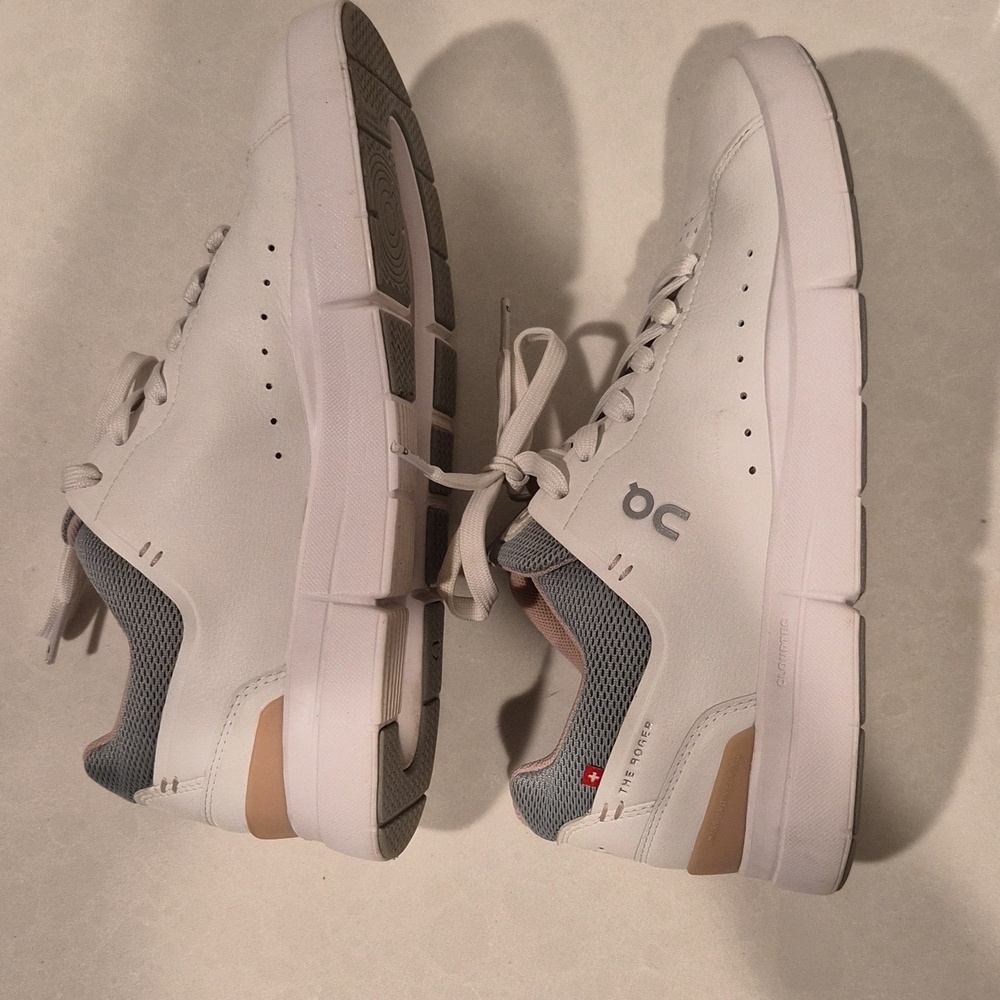 ON The Roger  Women's Lifestyle Sneakers